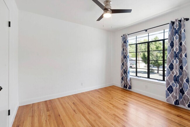 Building Photo - 640/642 West 1st Street