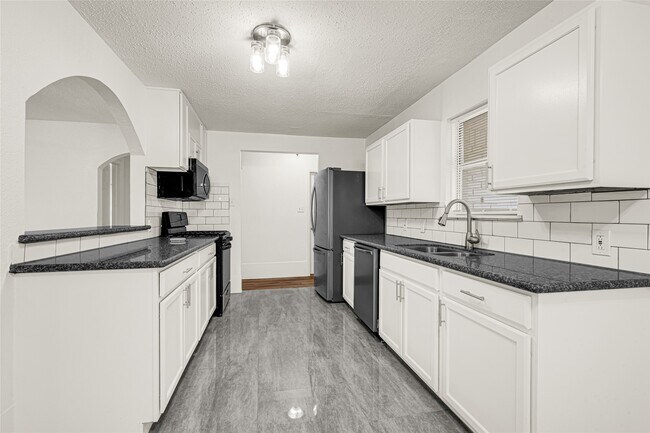 Building Photo - 506 Edgebrook Dr