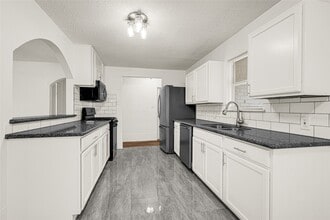 Building Photo - 506 Edgebrook Dr