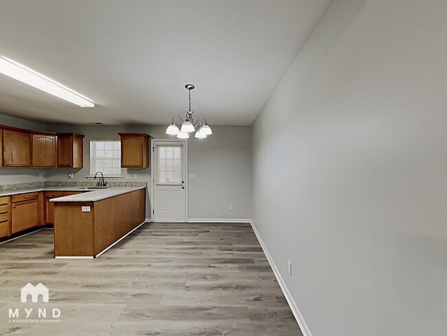 Building Photo - 345 E Village Dr