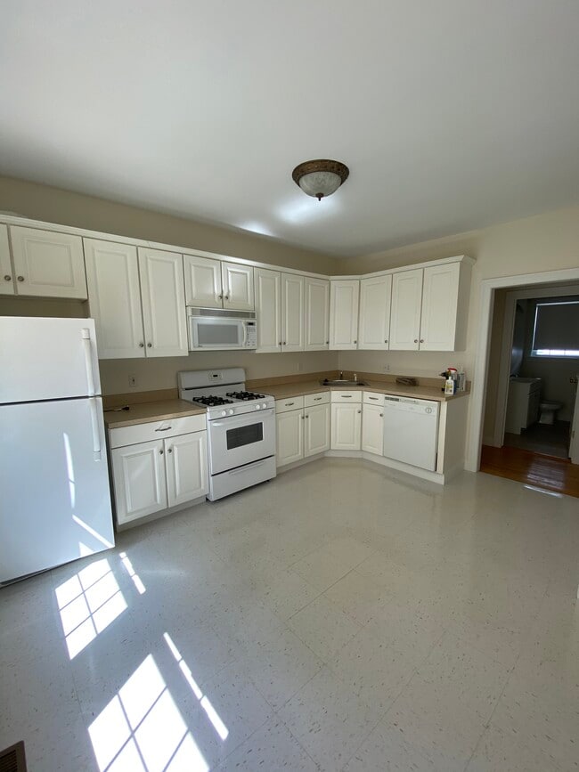 Building Photo - 213 Dana Ave