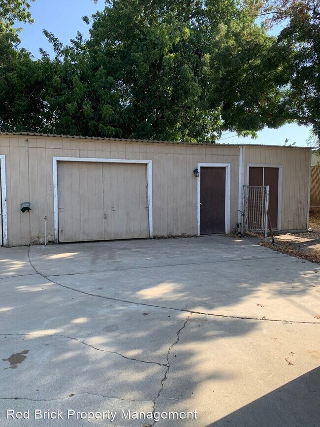 Building Photo - 3 br, 2.5 bath House - 2194 Yosemite Pkwy.