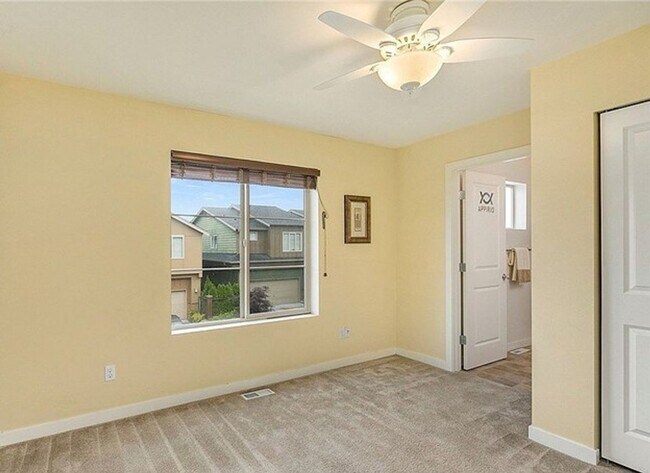 Foto del edificio - A Modern In-city Style with Comfort of the Suburbs Single Family Detached Condo