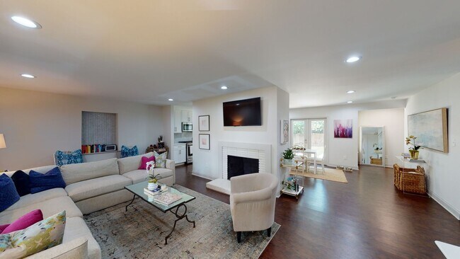 Building Photo - 1329 Mockingbird Ln