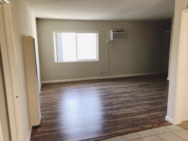 Large and Spacious Living Room - 4330 Vineland Ave