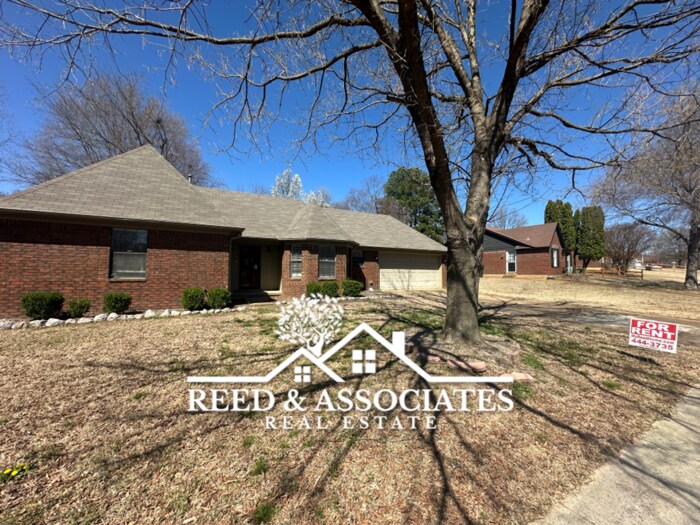 Foto principal - Spacious: 3 Bedroom in Bartlett!