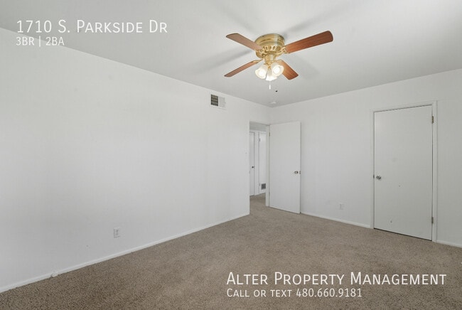 Building Photo - 1710 S Parkside Dr