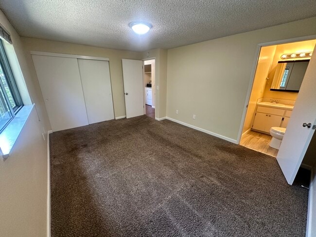 Building Photo - 630 SE 182nd Ave