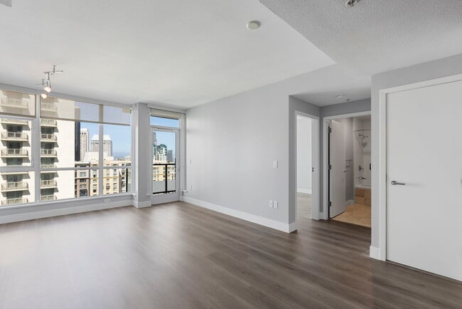 Building Photo - 325 7th Ave