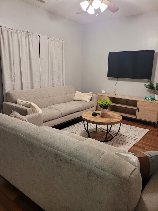 Foto del edificio - 4919 Sunburst Ln