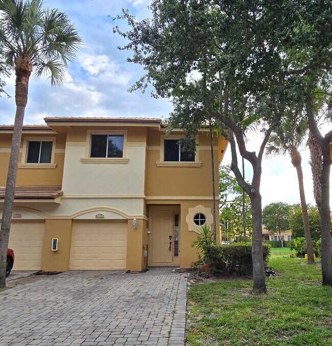 Foto del edificio - 4305 Coventry Pointe Way