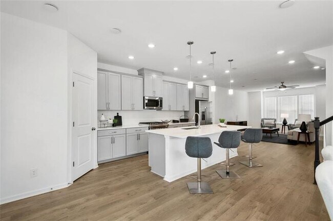 Building Photo - 1427 Halstead Pl