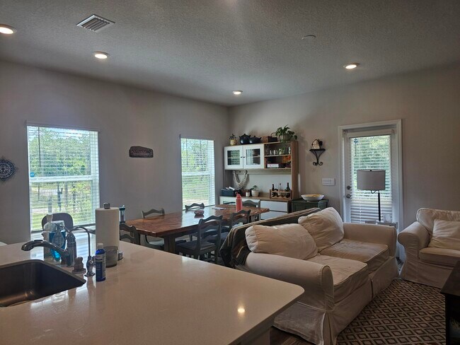 Foto del edificio - 5765 Stellarjay St