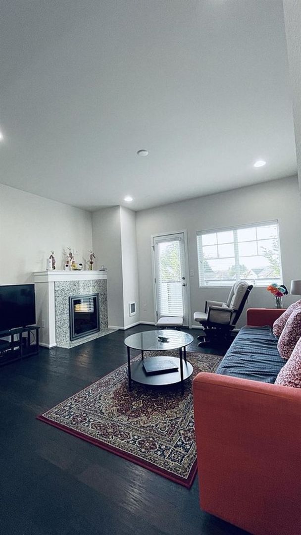 Foto del edificio - Highly sought-after townhome at Mill Creek Meadows with 2 Bed and 2.5 Bath