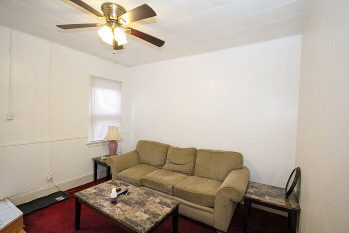 Building Photo - 212 Warwood Ave