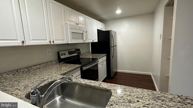 Building Photo - 8658 Welbeck Way