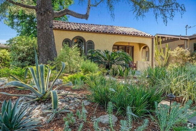 Building Photo - 1053 N Mar Vista Ave