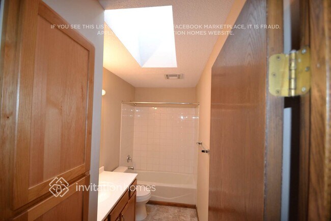 Building Photo - 14120 Rosewood Ln N