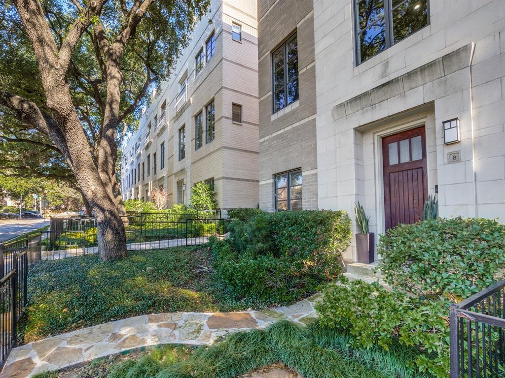 Foto principal - 3210 Carlisle St
