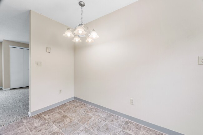Building Photo - 50 Crystal Ln