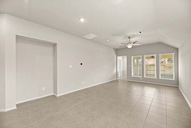 Foto del edificio - 1330 Lakeside Crk Rd