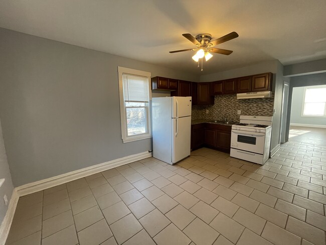Foto del edificio - 4306 W Augusta Blvd