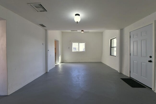 Building Photo - 1211 S 9th Ave