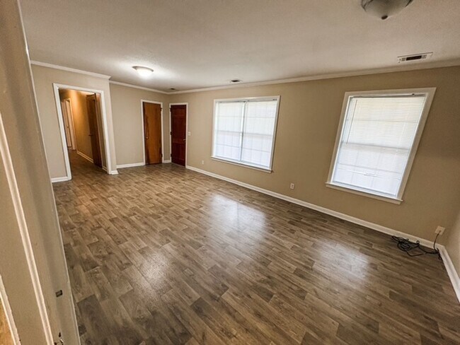 Foto del edificio - Commercial or residential!