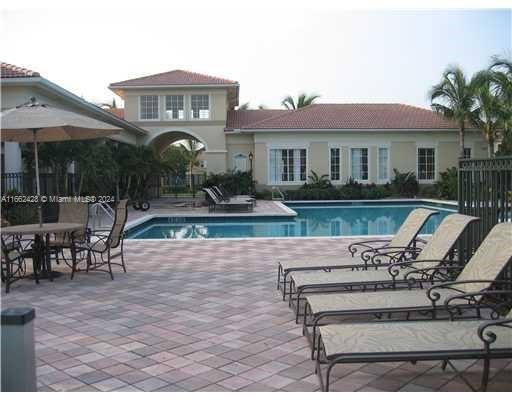 Building Photo - 2589 Centergate Dr