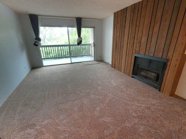 Living Room - 3204 Raintree Cir
