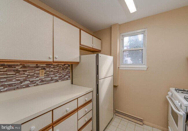 Building Photo - 4411 Falls Bridge Dr