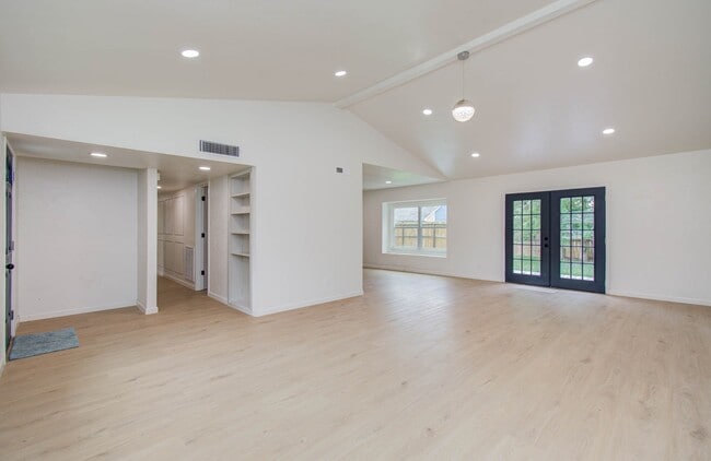 Foto del edificio - 6903 Blue Ridge Dr