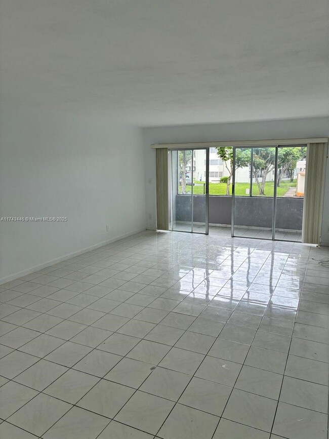 Foto del edificio - 1450 NE 191st St