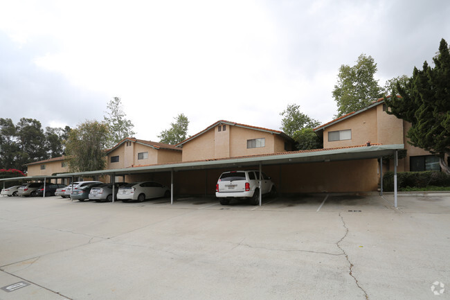 Foto del edificio - Barranca Vista Townhomes