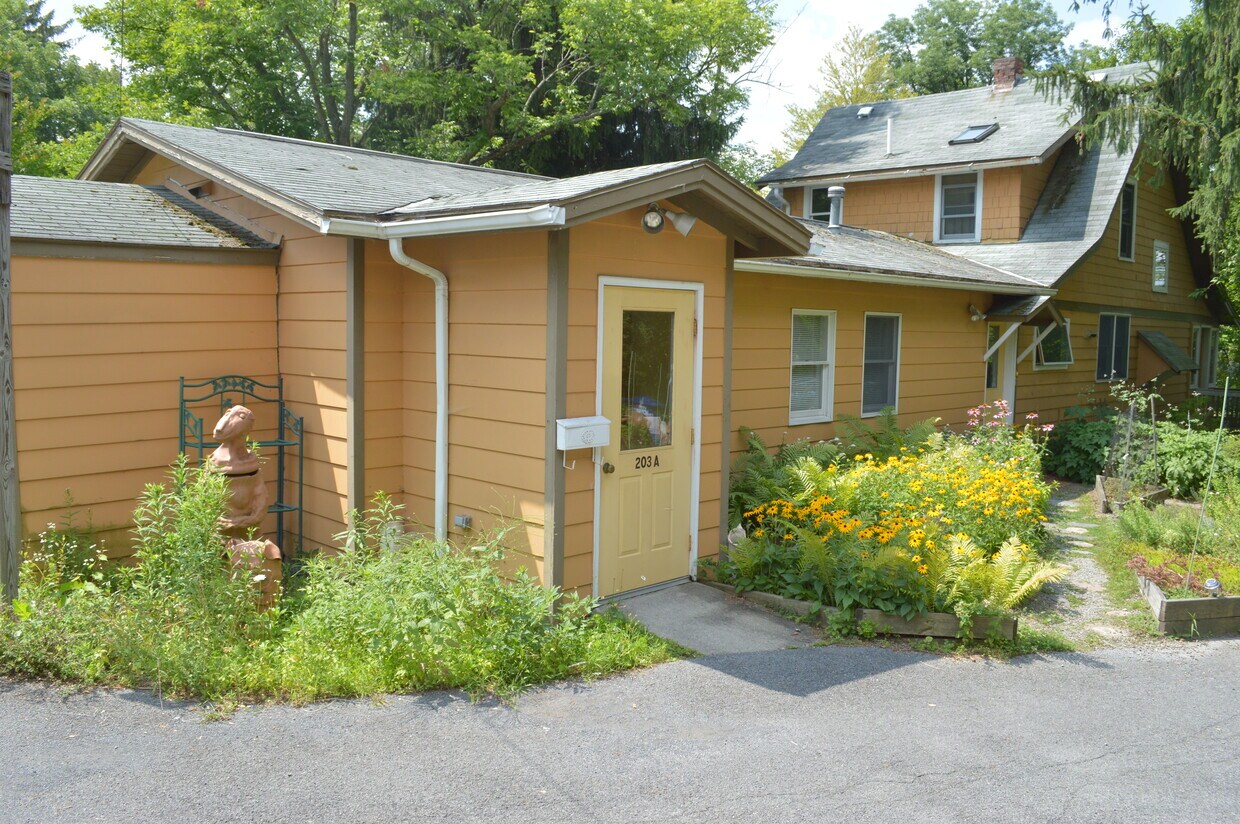 Primary Photo - 203 Pine Tree Rd