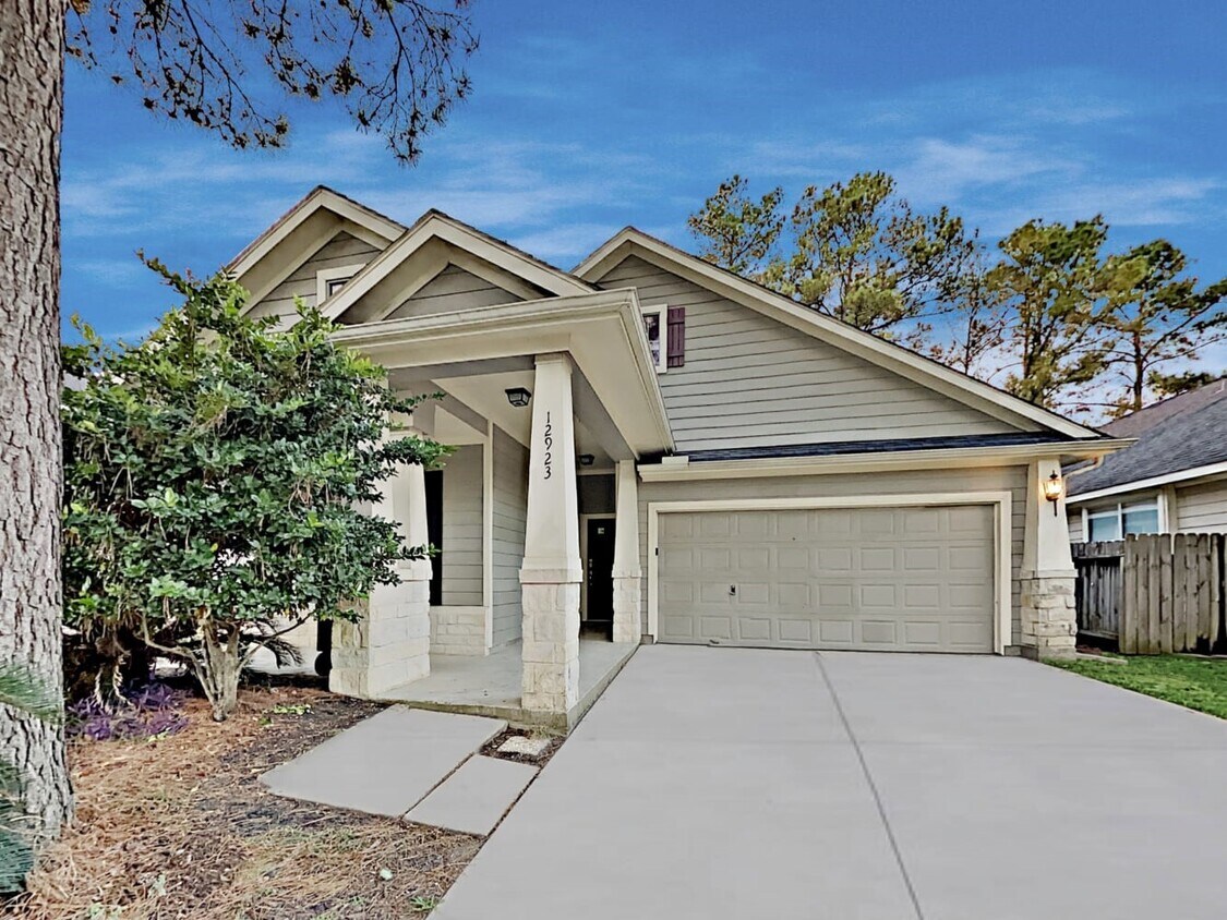 Foto principal - 12923 Tall Spruce Dr