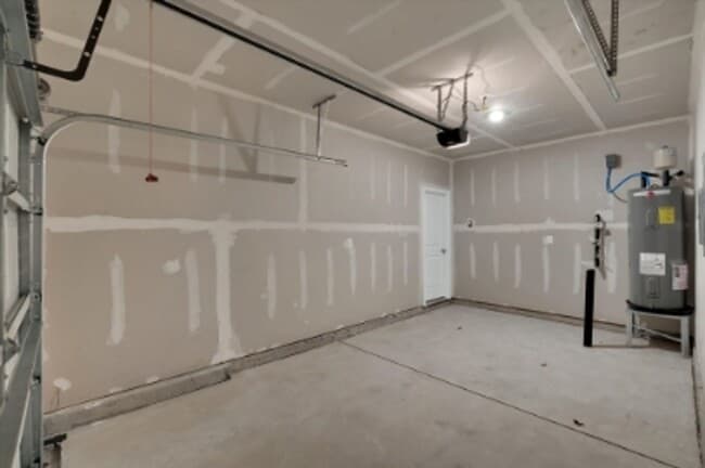 Building Photo - Stylish Living with Convenience at Your Doorstep
