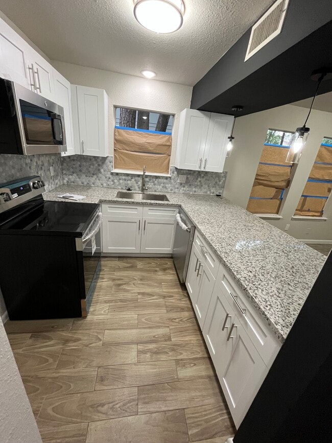 Building Photo - 12330 Wild Pine Dr