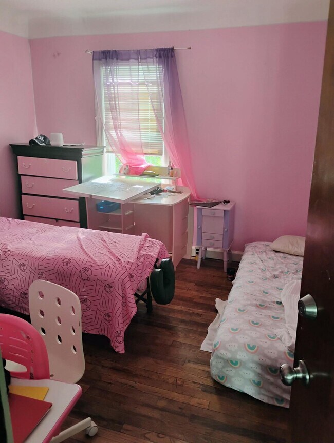 Foto del edificio - 7220 Paige Ave