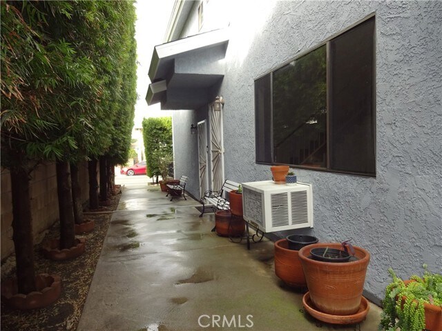 Foto del edificio - 835 W 25th St