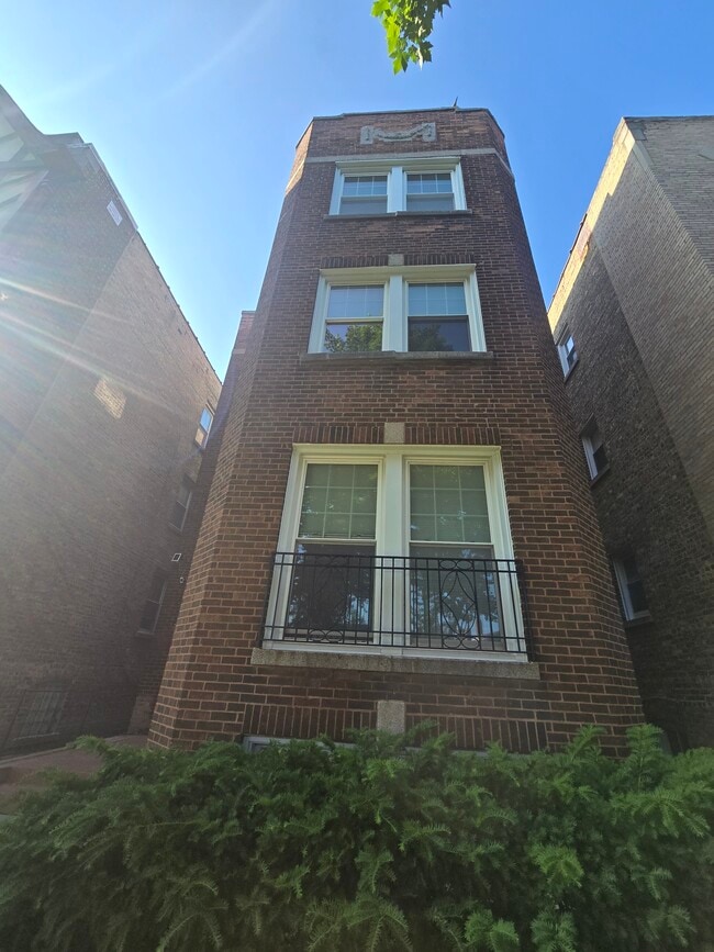 Building Photo - 4842 Elm St