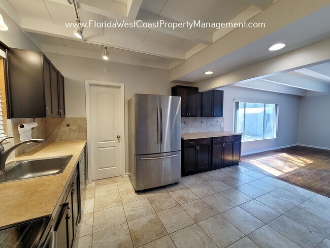 Foto del edificio - SARASOTA POOL HOME! FENCED YARD! SUPER LOC...
