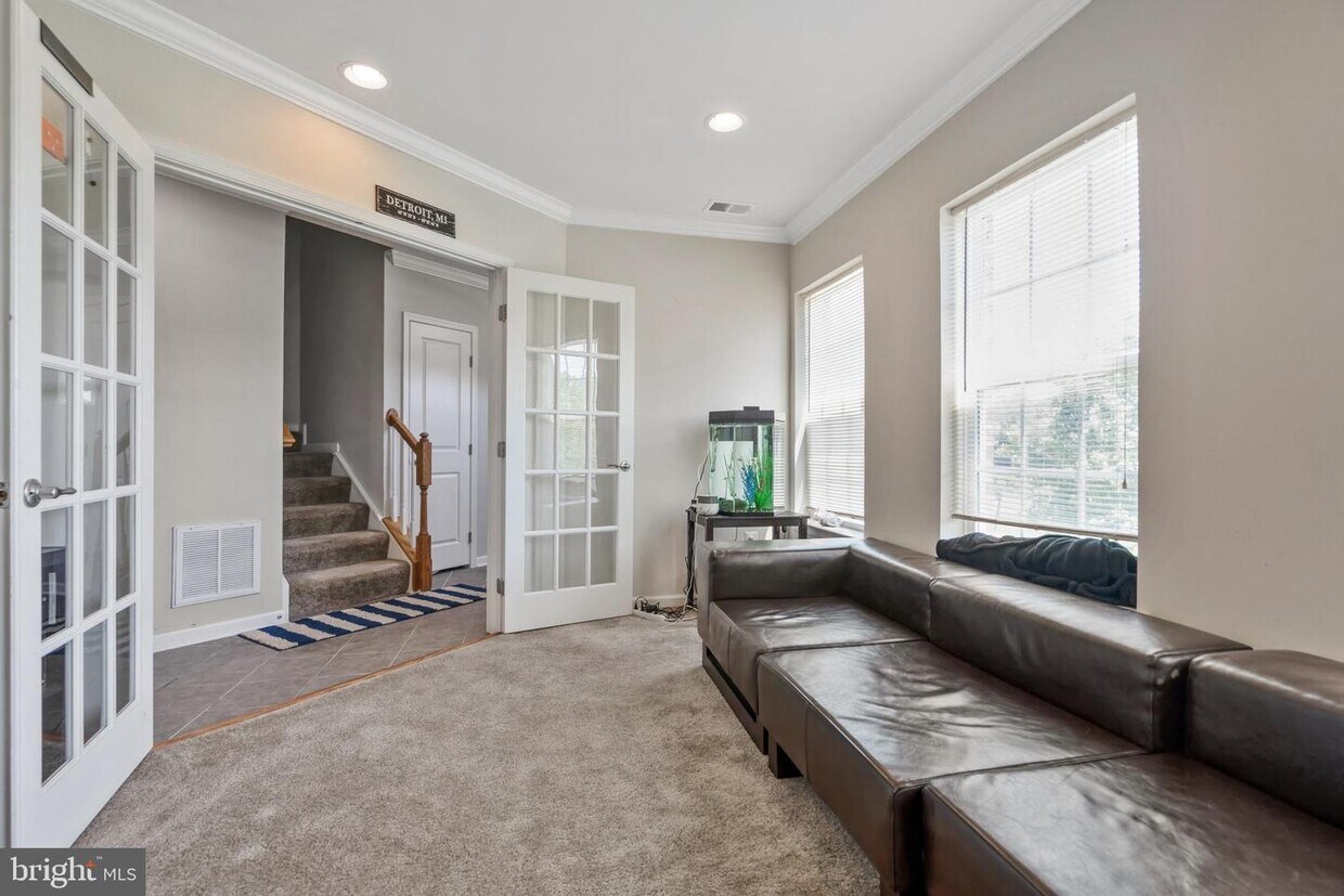 Foto principal - 715 Addison Rd S
