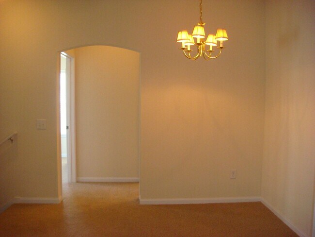 Building Photo - 2Bed/2Bath Available for June!