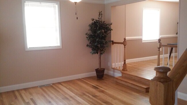 Foto del edificio - $1,950 / 3br - 1600ft2 - Recently Renovate...