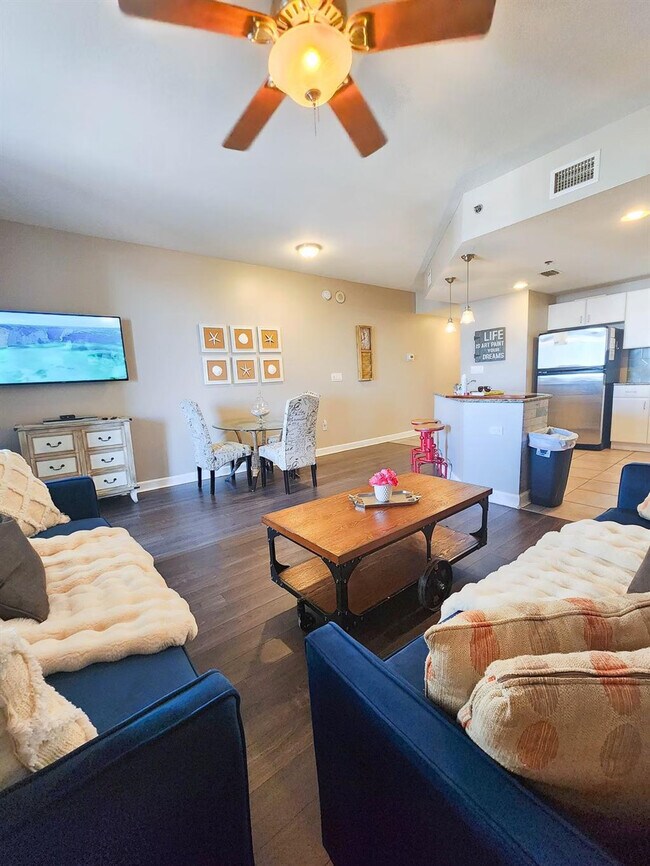 Foto del edificio - 11832 Front Beach Rd