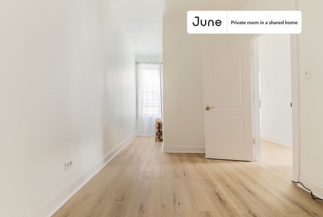 Building Photo - Private bedroom in 4 bed/1 bath Home