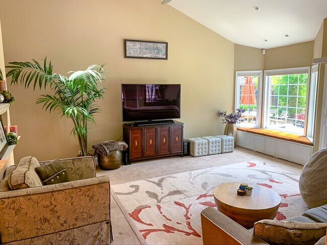 Building Photo - 16736 Chirco Dr