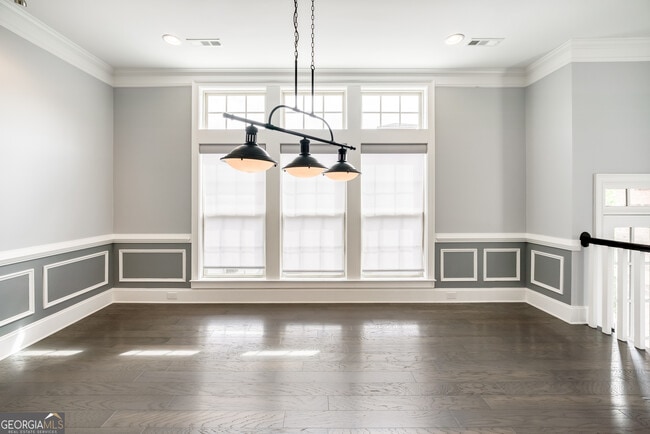 Building Photo - 1124 Holly Ave