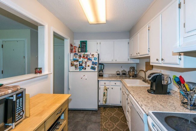 Kitchen - 64 Oxbow Dr